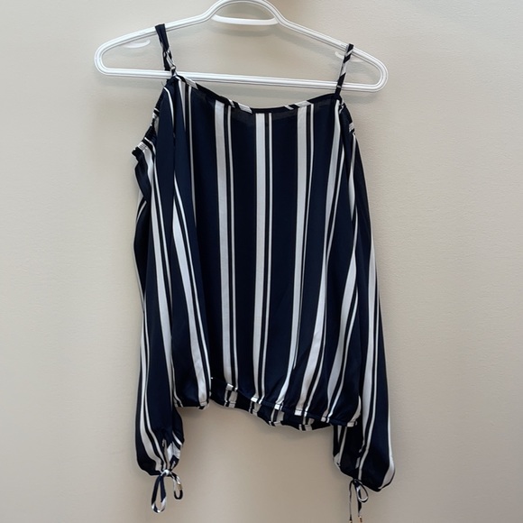 Off-the shoulder top from Dynamite- size medium. - Picture 2 of 2